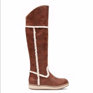 Nine West Deep Snow Boot Size: 8 Color: Brown